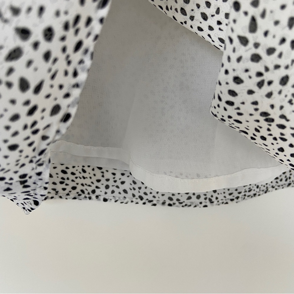 H&M WHITE/BLACK POLKA DOT SLEEVELESS TOP/BLOUSE WITH RUFFLE DETAILS/KEYHOLE, 2 - Picture 8 of 12